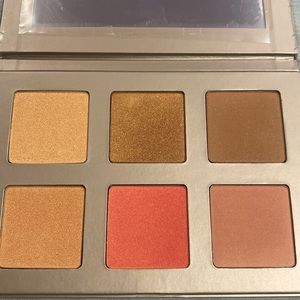 💋NEW💋 Iconic London Blaze Chaser Face Palette